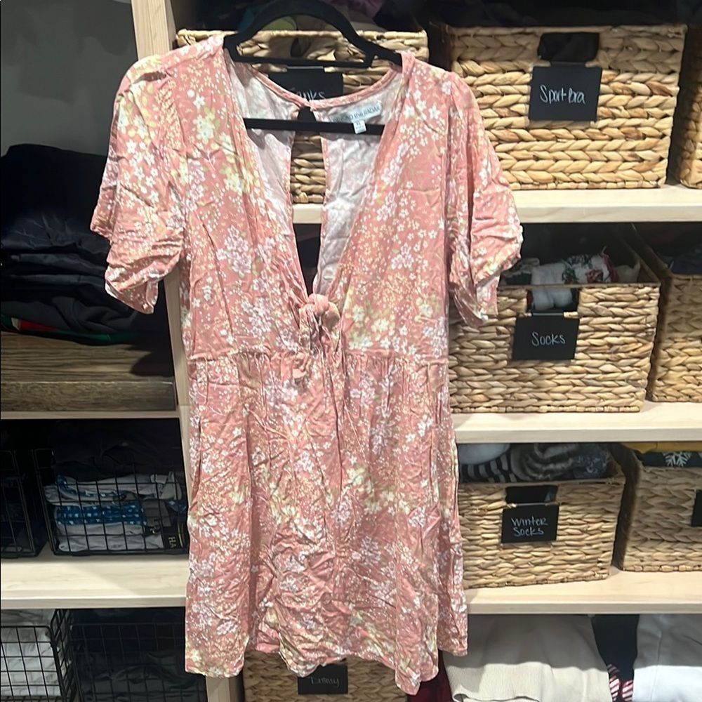 Beyond the Radar Pink Floral V-Neck Mini Dress XL Short Sleeve Smocked Back Tie